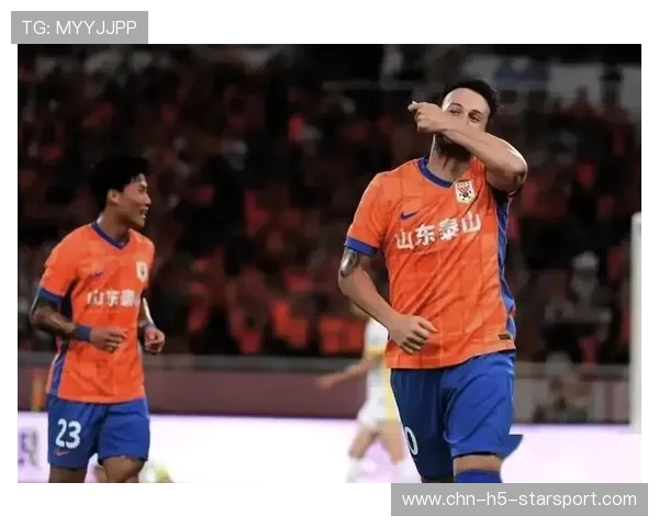 双红牌冲突后赛场气氛紧张，裁判尺度成为焦点